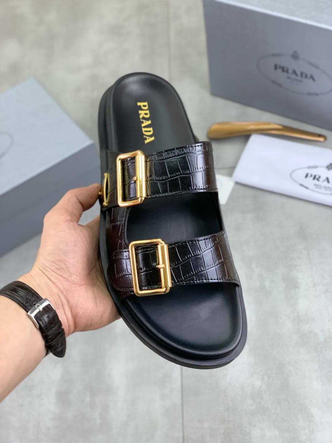 Men's shoes 💰P340💰【New style】🎁🎁🎁 PRADA Prada's new casual slippers, original official website, perfect workmanship, transmitting a kind of noble luxury, sublimating its definition of luxury in Prada's high-end extraordinary craftsmanship. Original combination outsole, code number: 38-44 (45 customized) Multiple colors 🉑️ to choose from